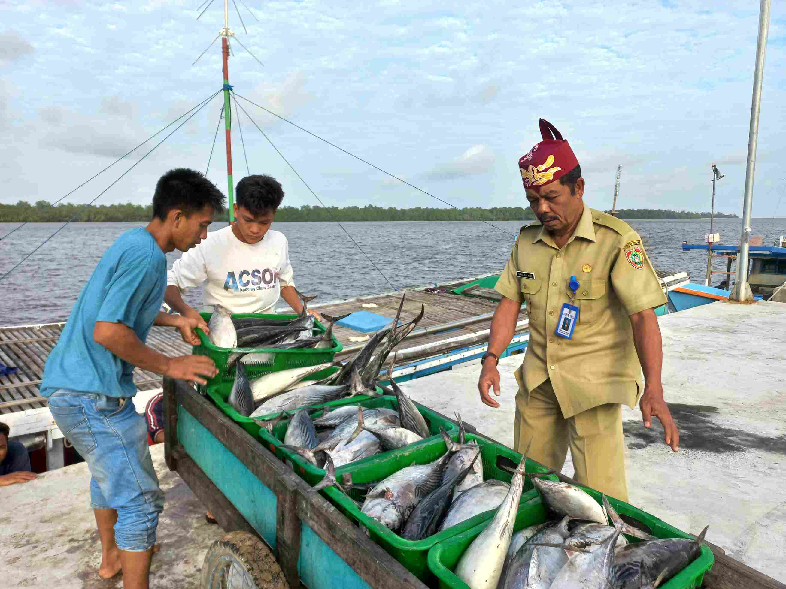 Pelabuhan Perikanan Kuala Pembuang Berperan Penting dalam Pelayanan kepada Nelayan