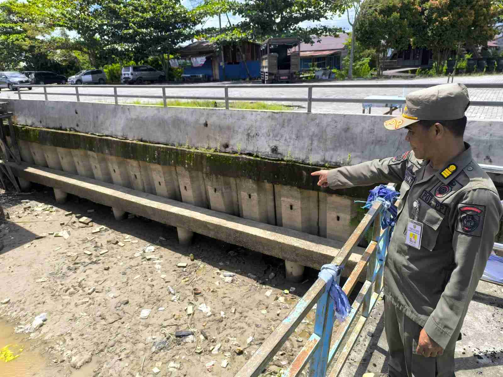 Satpol PP Kalteng Gencarkan Patroli Sungai Kahayan Sebagai Upaya Bersama Jaga Kebersihan dan Ketertiban