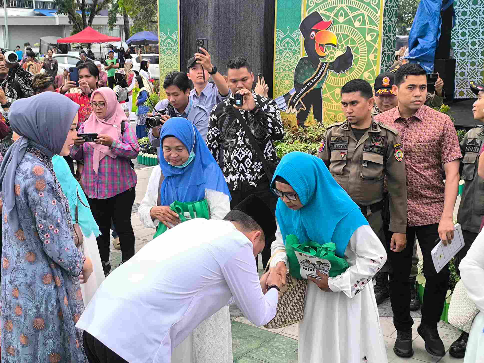 Satpol PP Kalteng Siagakan Personel dalam Pengamanan Pembukaan National Halal Fair 2025