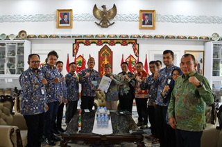 BPKP Menyampaikan Laporan Eksekutif Daerah Semester II Tahun 2025 dan Policy Brief kepada Gubernur Kalimantan Tengah
