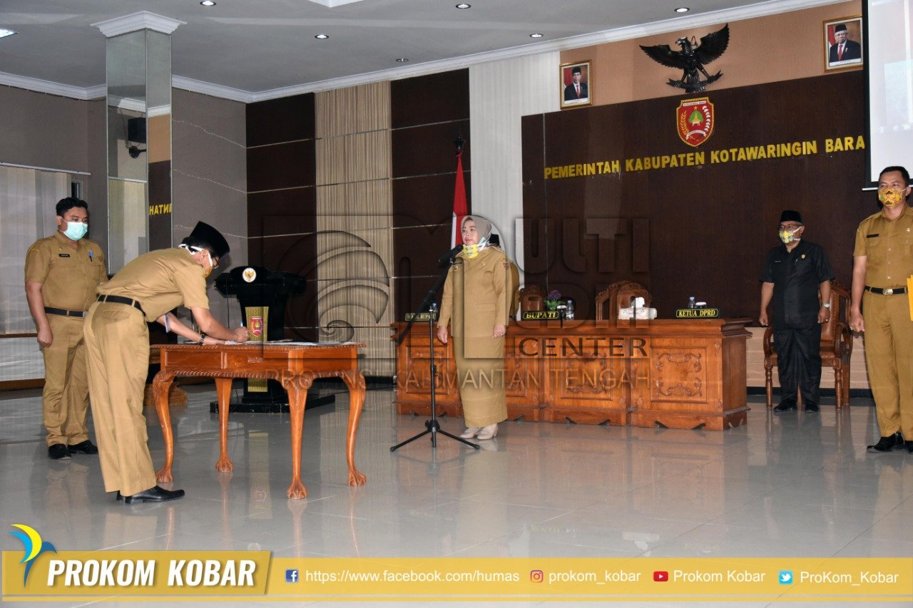 Bupati Kobar Lantik 12 Pejabat Pimpinan Tinggi Pratama