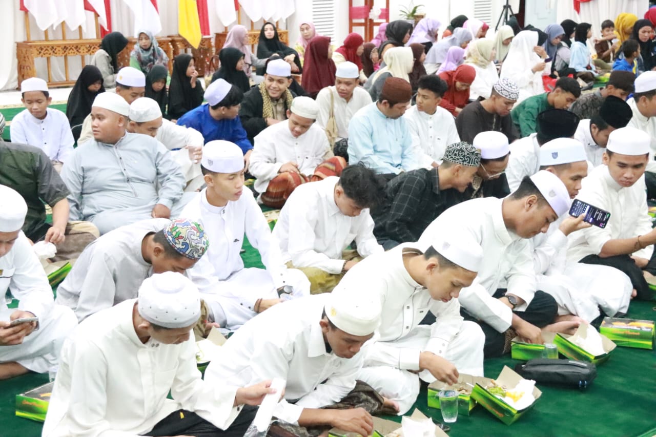 Mempererat Tali Silaturahmi, Pemprov. Kalteng Selenggarakan Sahur dan Salat Subuh Bersama Masyarakat