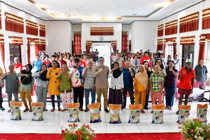 Kepala Bappedalitbang Wakili Gubernur Buka Pasar Murah Prov. Kalteng di Kecamatan Tewah, Kabupaten Gunung Mas
