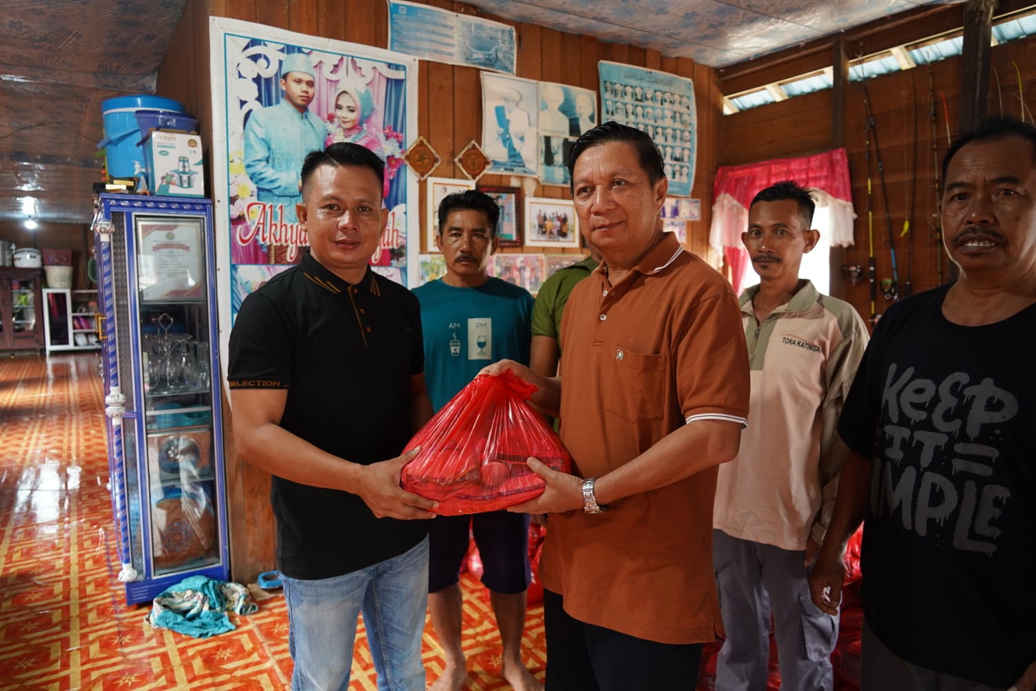 Banjir di Katingan, Gubernur Kalteng Tugaskan Sahli KSDM Suhaemi Salurkan Bantuan di Empat Kecamatan