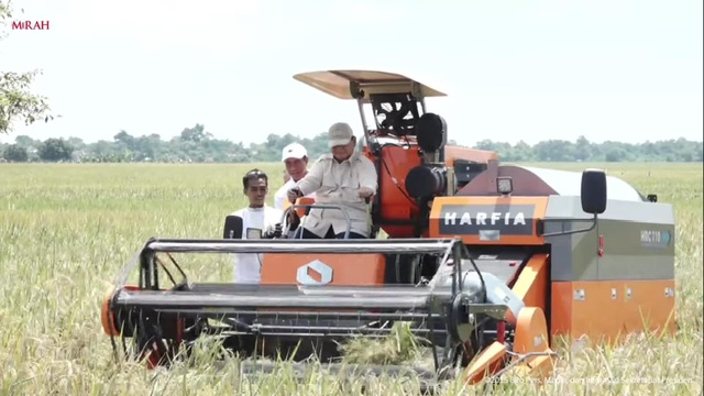Hadiri Panen Raya  Serentak, Gubernur Kalteng Agustiar Sabran Sampaikan Langsung Ucapan Terima Kasih Petani Kepada Presiden