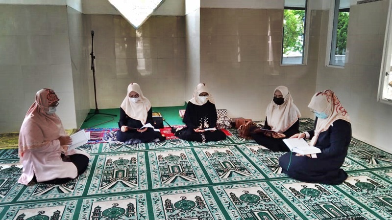 Fisdawan Bagikan 100 Paket Bingkisan
