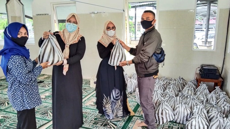 Fisdawan Bagikan 100 Paket Bingkisan