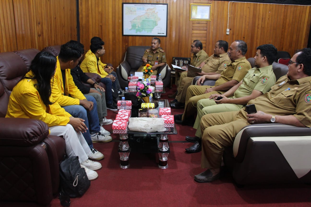 Kepala Disnakertrans Prov. Kalteng Menerima Kunjungan BEM UPR
