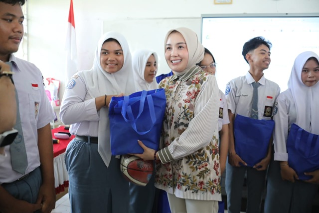 Gubernur Kalteng Beri Pesan Inspiratif untuk Siswa SMA 1 Kuala Kapuas: “Tidak Ada yang Tidak Mungkin”