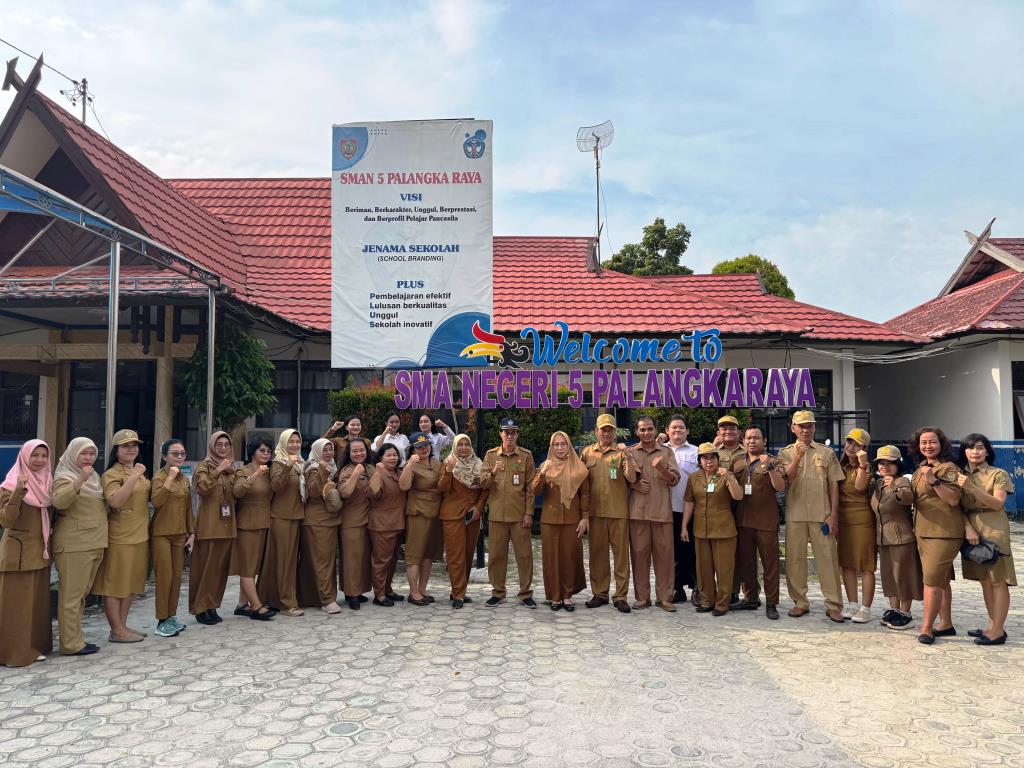 Inovasi Tingkatkan Jumlah Pengunjung Perpustakaan Daerah, Kadispursip Kalteng Nunu Andriani Jemput Bola ke SMAN 5 Palangka Raya