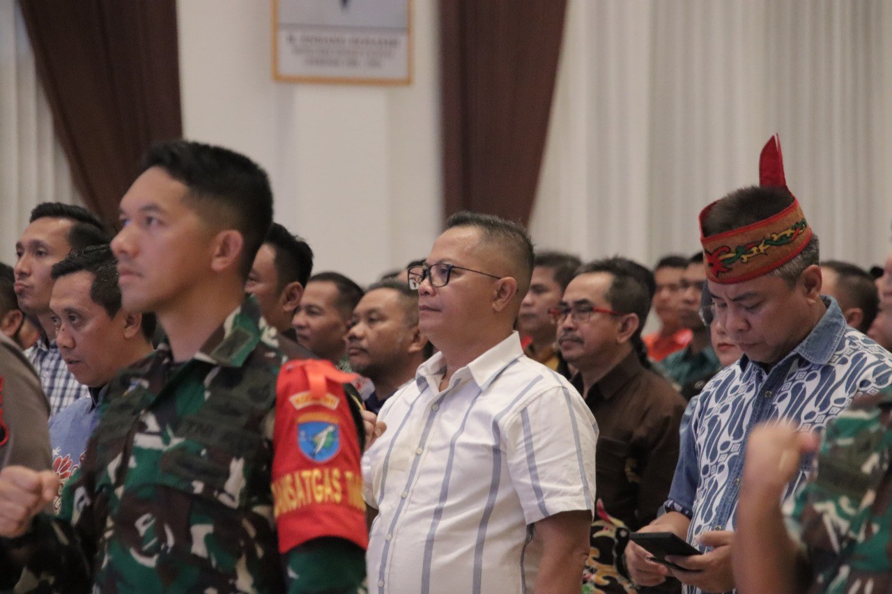 Hadiri Pertemuan Gubernur dengan Kepala Desa dan Tokoh Masyarakat Kab. Kapuas, Kadis PMD Prov. Kalteng Komitmen Wujudkan Pembangunan Desa Adil dan Merata