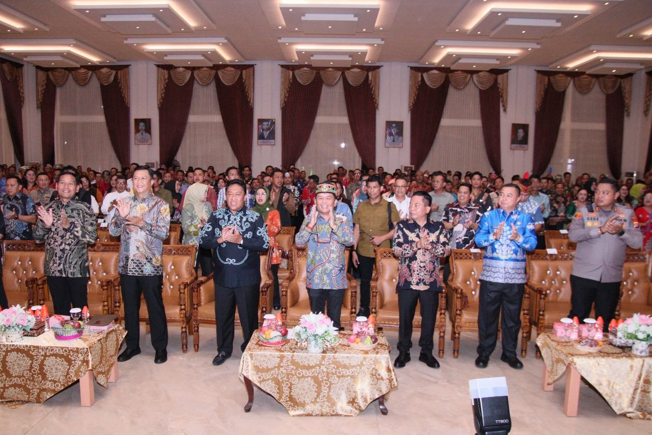 Hadiri Pertemuan Gubernur dengan Kepala Desa dan Tokoh Masyarakat Kab. Kapuas, Kadis PMD Prov. Kalteng Komitmen Wujudkan Pembangunan Desa Adil dan Merata