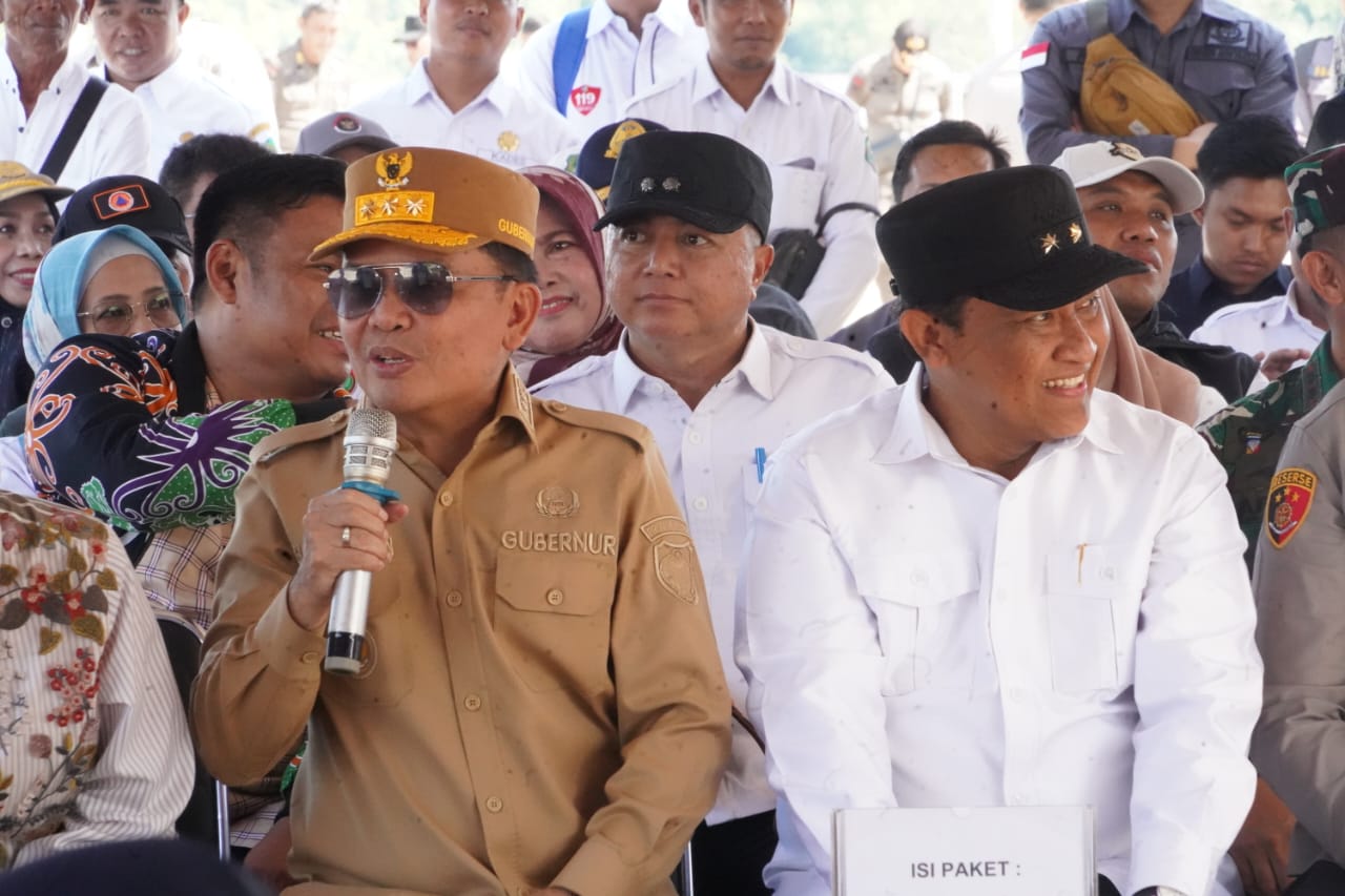 Hadiri Giat Pasar Murah, Gubernur Agustiar Sabran Berdialog dan Serap Aspirasi Masyarakat  Desa Lupak Dalam Kabupaten Kapuas