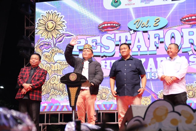 Gubernur Kalteng Sampaikan Sekapur Sirih Pada Malam Puncak Hiburan Rakyat “PESTAFORIA” Harjad ke-219 Kota Kuala Kapuas dan HUT Pemkab Kapuas ke-74