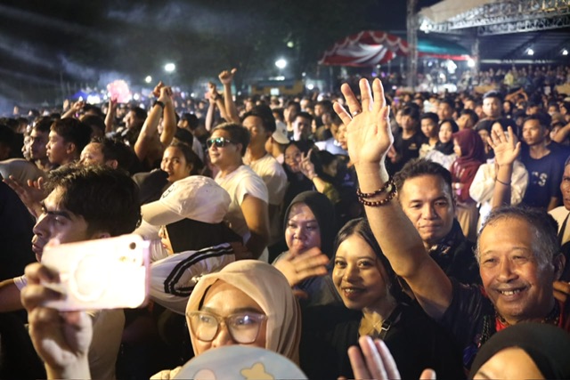 Gubernur Kalteng Sampaikan Sekapur Sirih Pada Malam Puncak Hiburan Rakyat “PESTAFORIA” Harjad ke-219 Kota Kuala Kapuas dan HUT Pemkab Kapuas ke-74
