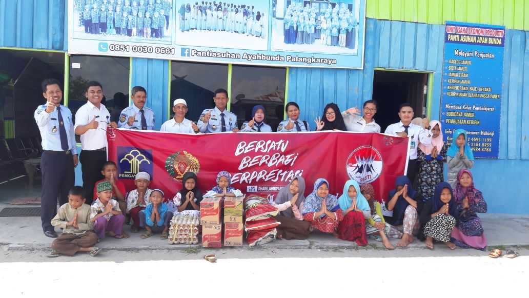 SISIHKAN REZEKI, PEGAWAI BAPAS PALANGKA RAYA BERBAGI KASIH KETIGA PANTI ASUHAN DI PALANGKA RAYA