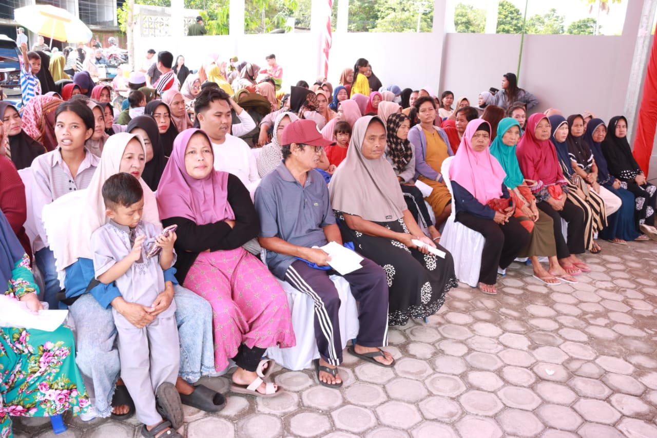 Gelar Pasar Murah di Kelurahan Pahandut Seberang, Pemprov Kalteng Salurkan 1000 Paket secara Bertahap