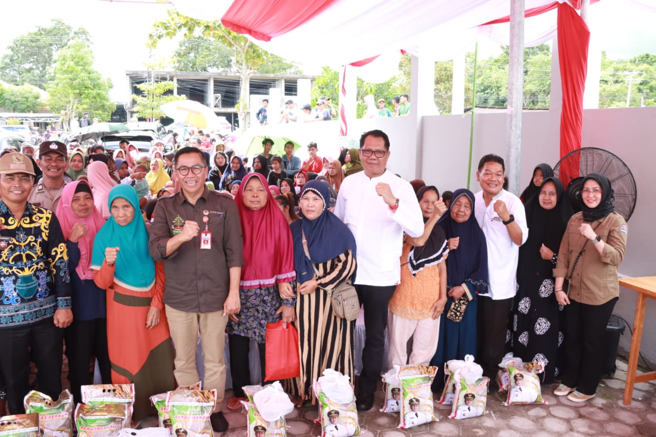 Gelar Pasar Murah di Kelurahan Pahandut Seberang, Pemprov Kalteng Salurkan 1000 Paket secara Bertahap