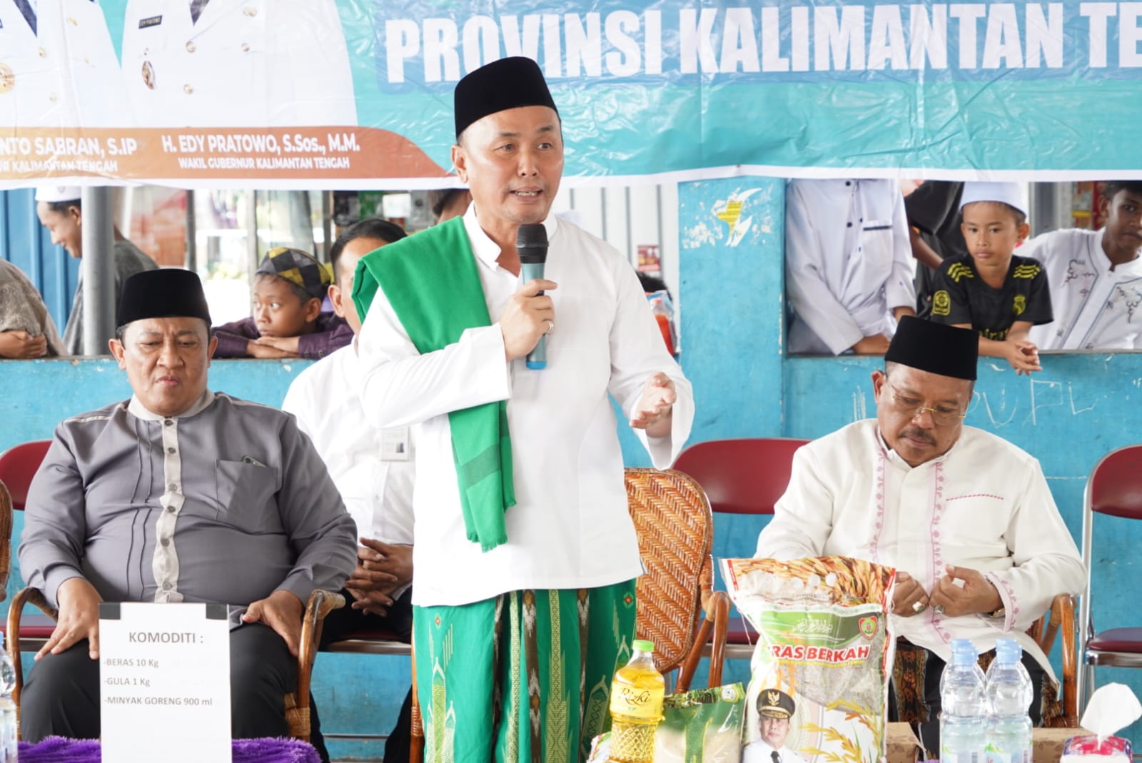 Salurkan 1000 paket Sembako, Gubernur Kalteng Buka Pasar Murah di Pelabuhan Rambang Kelurahan Pahandut