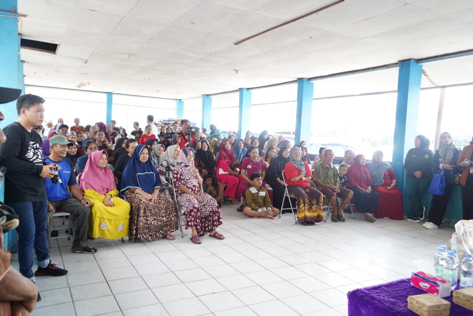 Salurkan 1000 paket Sembako, Gubernur Kalteng Buka Pasar Murah di Pelabuhan Rambang Kelurahan Pahandut