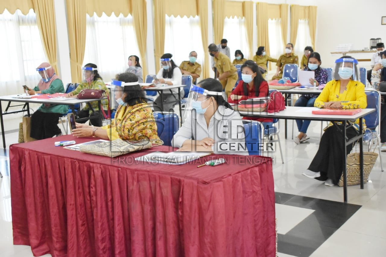 Disdagperin Kalteng Gelar Bimtek Produksi dan Kemasan Obat Tradisional Penambah Imunitas Tubuh Bagi Industri Kecil dan Menengah Terkena Dampak Covid-19 di Palangka Raya