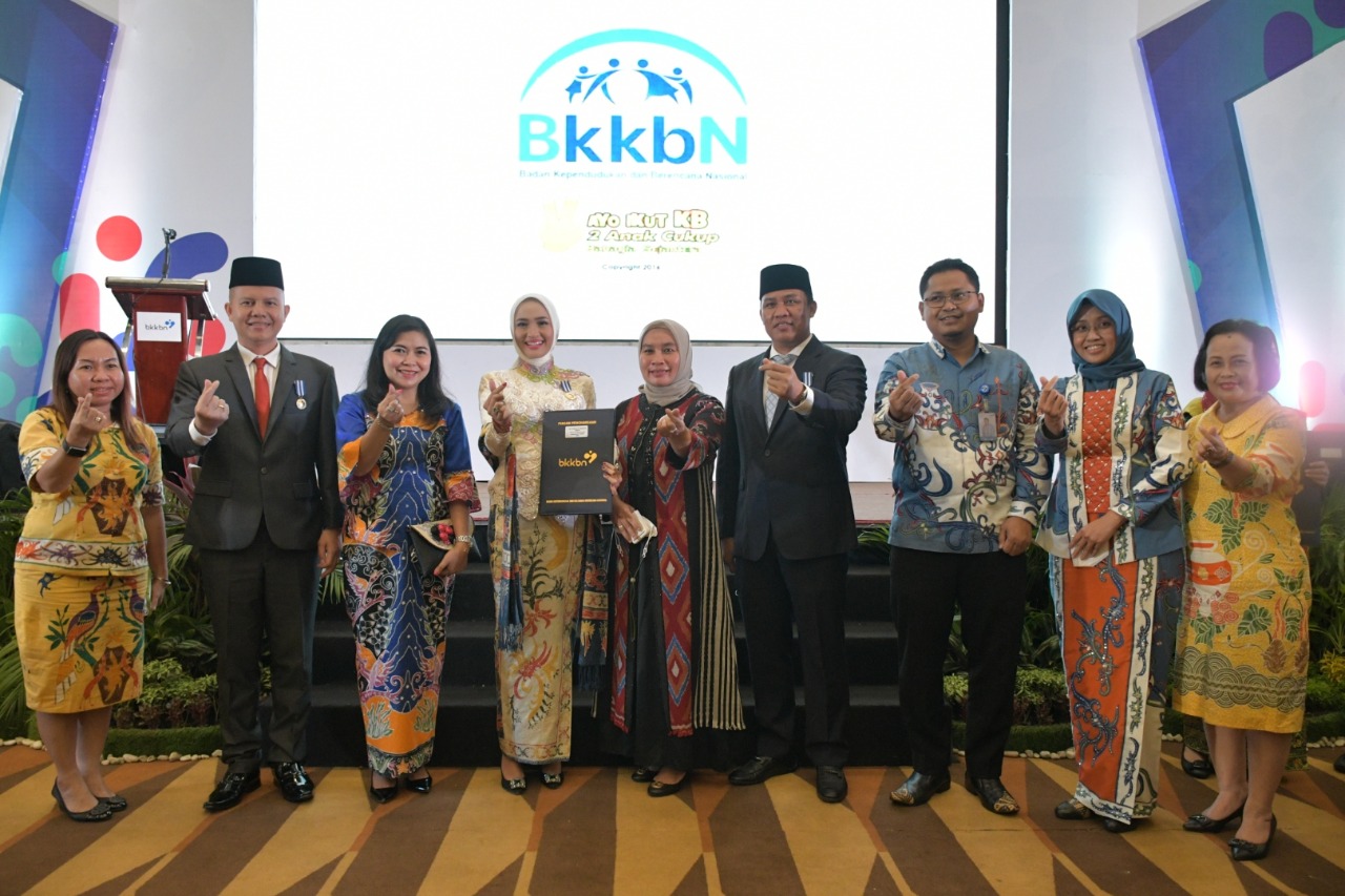 Bupati Lamandau Hendra Lesmana Raih Penghargaan Manggala Karya Kencana