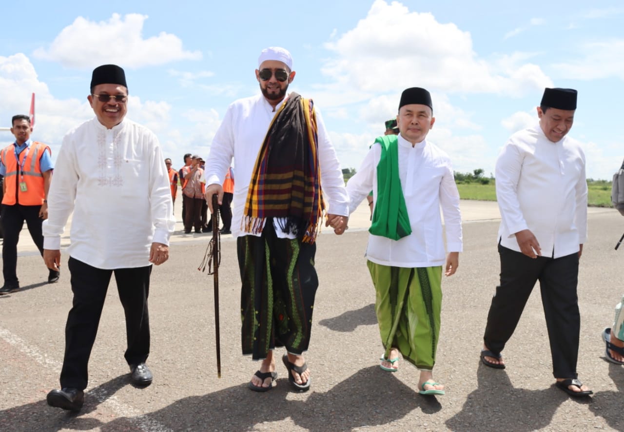 Gubernur Sugianto Sabran Sambut Kedatangan Habib Syech bin Abdul Qodir Assegaf di Palangka Raya