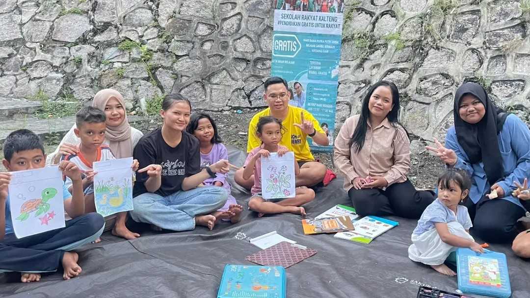 Sekolah Rakyat Merdeka Kalteng Bekerjasama Dengan BEM FH UPR, Pangkas Kesenjangan Ilmu dan Tanam Kesadaran Lingkungan