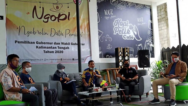 Disdukcapil Kobar Ngopi Bareng KPU