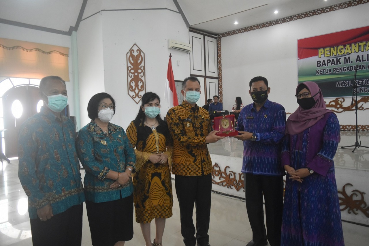 Bupati Gunung Mas Hadiri Acara Pengantar Alih Tugas Ketua Pengadilan Agama Kuala Kurun Kelas II