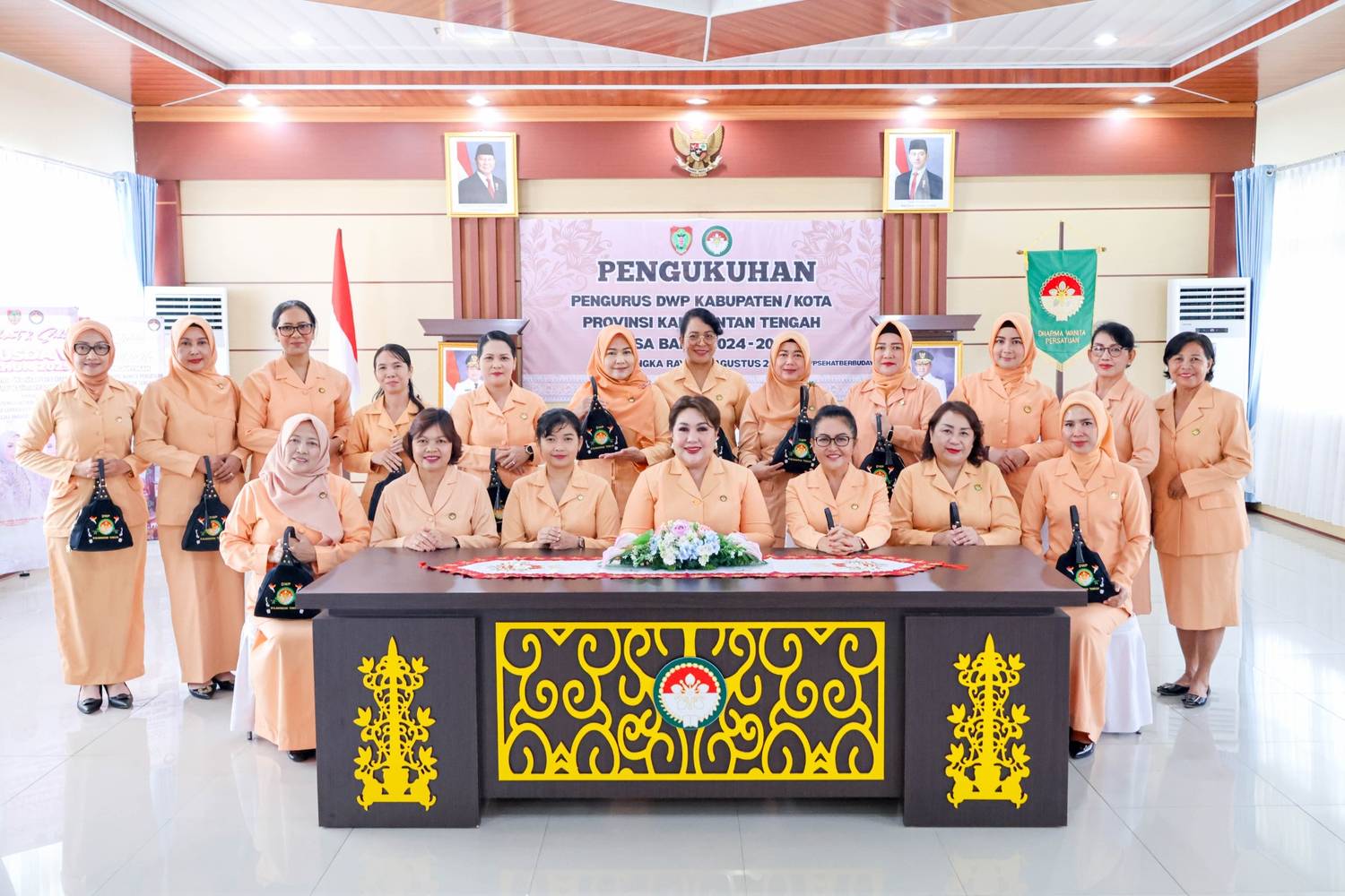 Ketua DWP Kalteng Kukuhkan Pengurus Kabupaten dan Kota, Dorong Perempuan Jadi Katalis Perubahan Sosial   