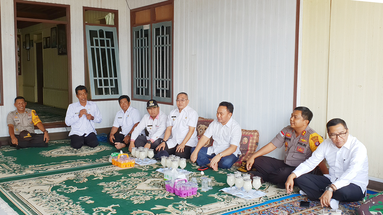 Pantai Anugerah Alami Abrasi, Kadis PERKIMTAN Kalteng dan Rombongan Kunker Pemprov Kalteng Carikan Solusi