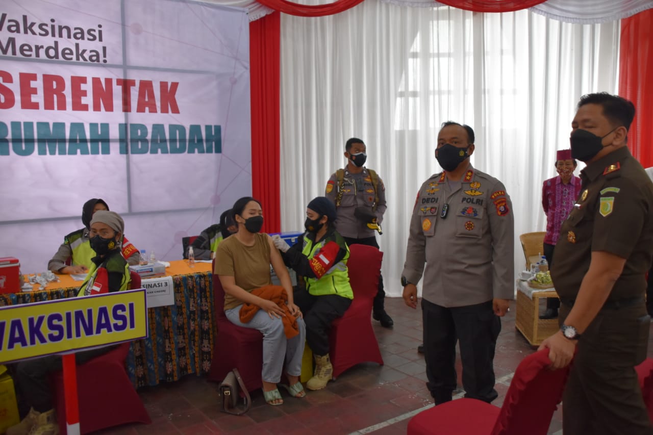 Wagub Kalteng Hadiri dan Tinjau Langsung Pelaksanaan Vaksinasi Serentak Pesantren dan Rumah Ibadah