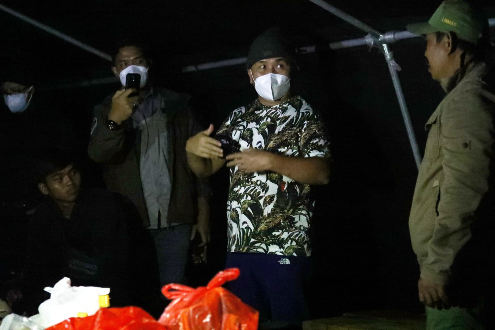 Gubernur Kalteng Kunjungi Posko Pengungsian Banjir di Katingan