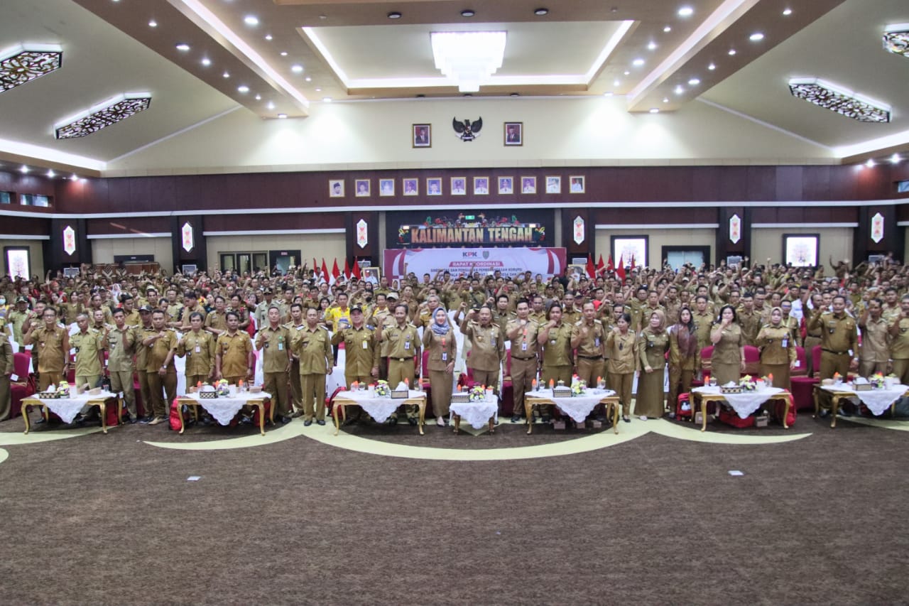 Sekda Nuryakin Resmi Tutup Rapat Koordinasi Sinergitas dan Penguatan Pemberantasan Korupsi bagi Kepala Daerah, Camat, Kepala Desa dan Kepala SMA/SMK se-Kalteng Tahun 2023
