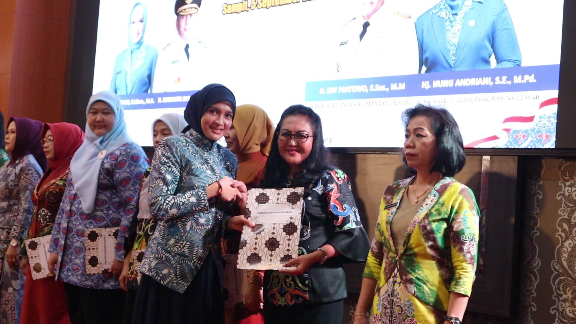 Pj. Ketua TP-PKK Kab. Gumas Resmi Dikukuhkan sebagai Ketua Pembina Posyandu