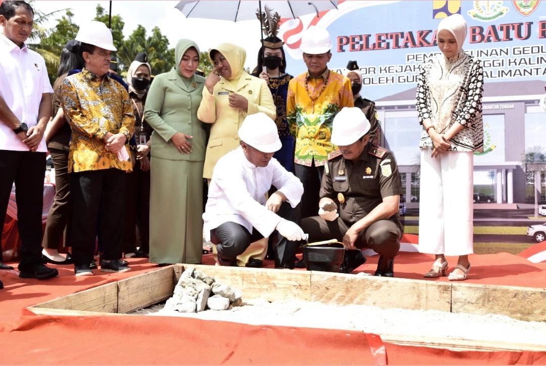 Letakkan Batu Pertama Pembangunan Rehab Kantor Kejati, Gubernur Sugianto Sabran Berharap Dapat Meningkatkan Produktivitas Kinerja