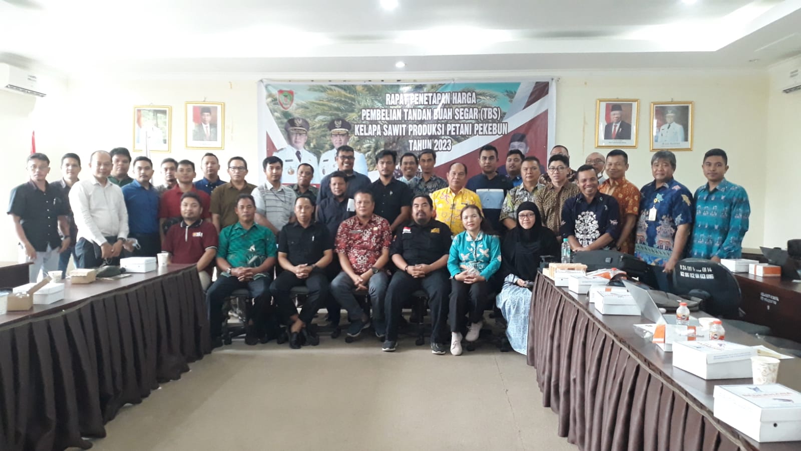 Disbun Prov. Kalteng Gelar Rapat Penetapan Harga TBS Kelapa Sawit Kalteng Periode September 2023