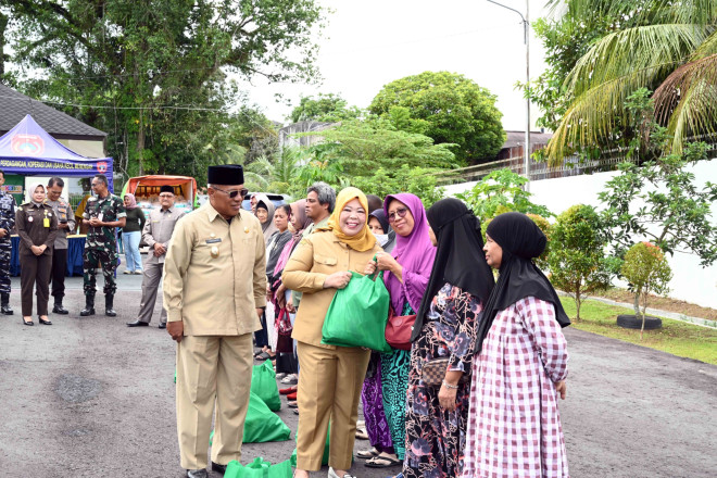 Kendalikan Inflasi, Pemkab Kobar Gelar Pasar Murah