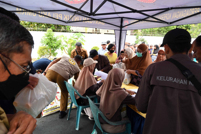 Kendalikan Inflasi, Pemkab Kobar Gelar Pasar Murah