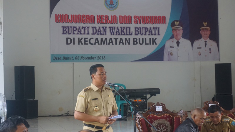 Pembangunan Desa : Bupati , Serahkan Bantuan Keuangan Khusus Kabupaten Lamandau.