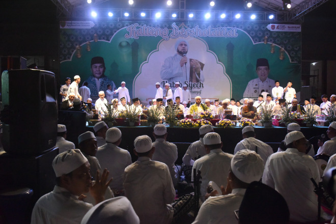 Ribuan Umat Muslim Hadiri Kalteng Bersholawat di Pangkalan Bun