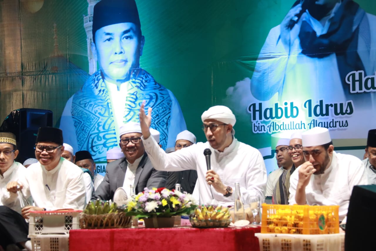 Hadirkan Habib Ali Zainal Abidin bin Segaf Assegaf, Ribuan Umat Muslim Padati Kalteng Bersholawat di Katingan