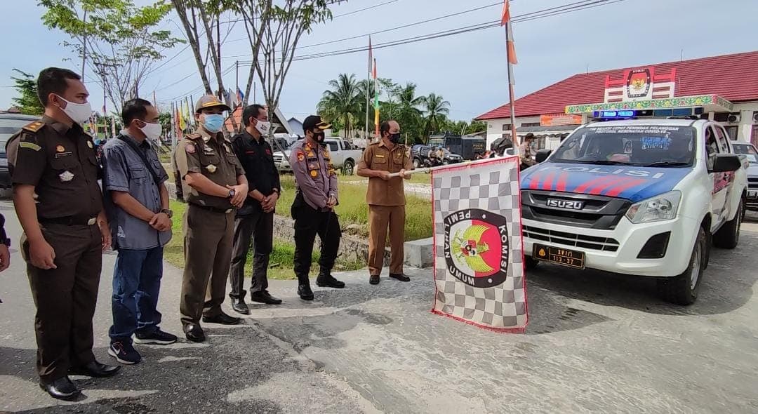Dikawal Polres Gumas, Asisten I Sekda Gumas Lepas Penyaluran Logistik Pilkada Kalteng 2020