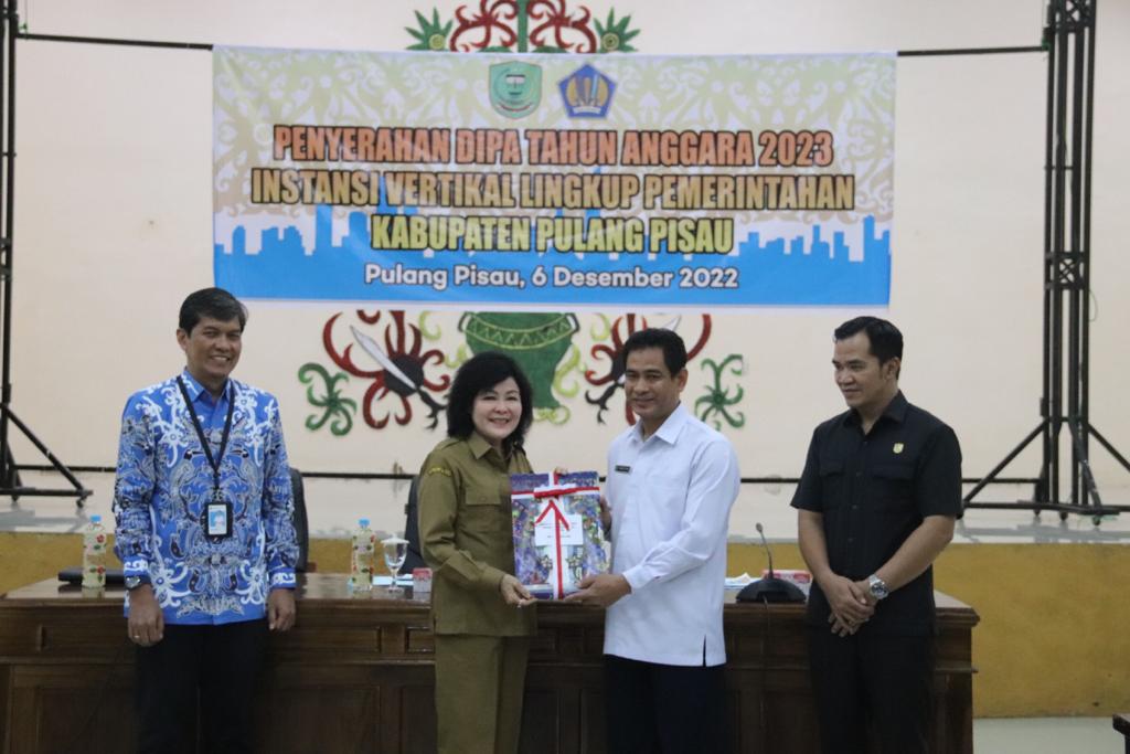 Bupati Pulang Pisau Serahkan DIPA Tahun 2023 Instansi Vertikal