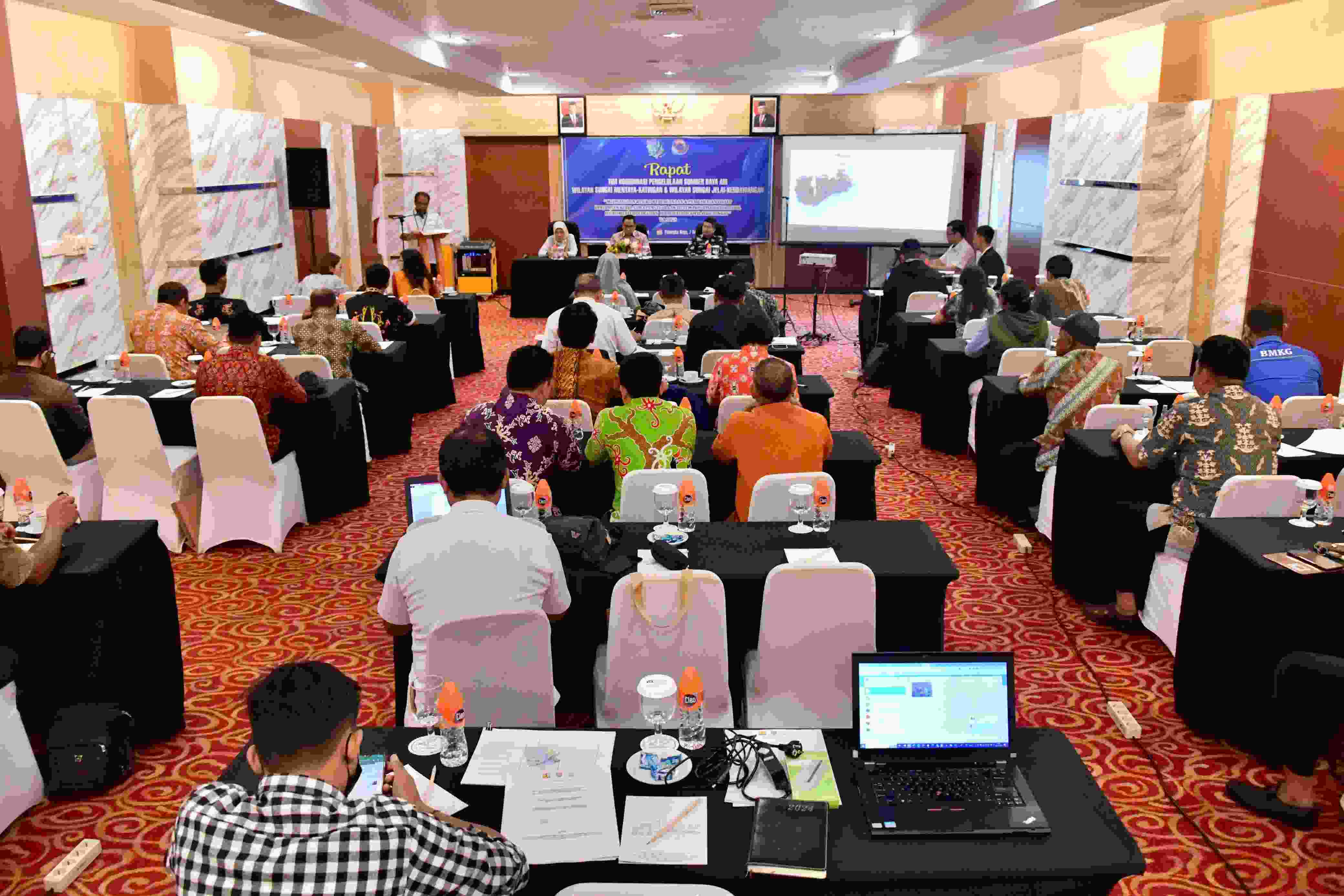 Kepala Bappedalitbang Buka Rapat Komisi dan Tim Pokja PSIH3 WS Mentaya-Katingan/WS Jelai-Kendawangan Tahun 2023