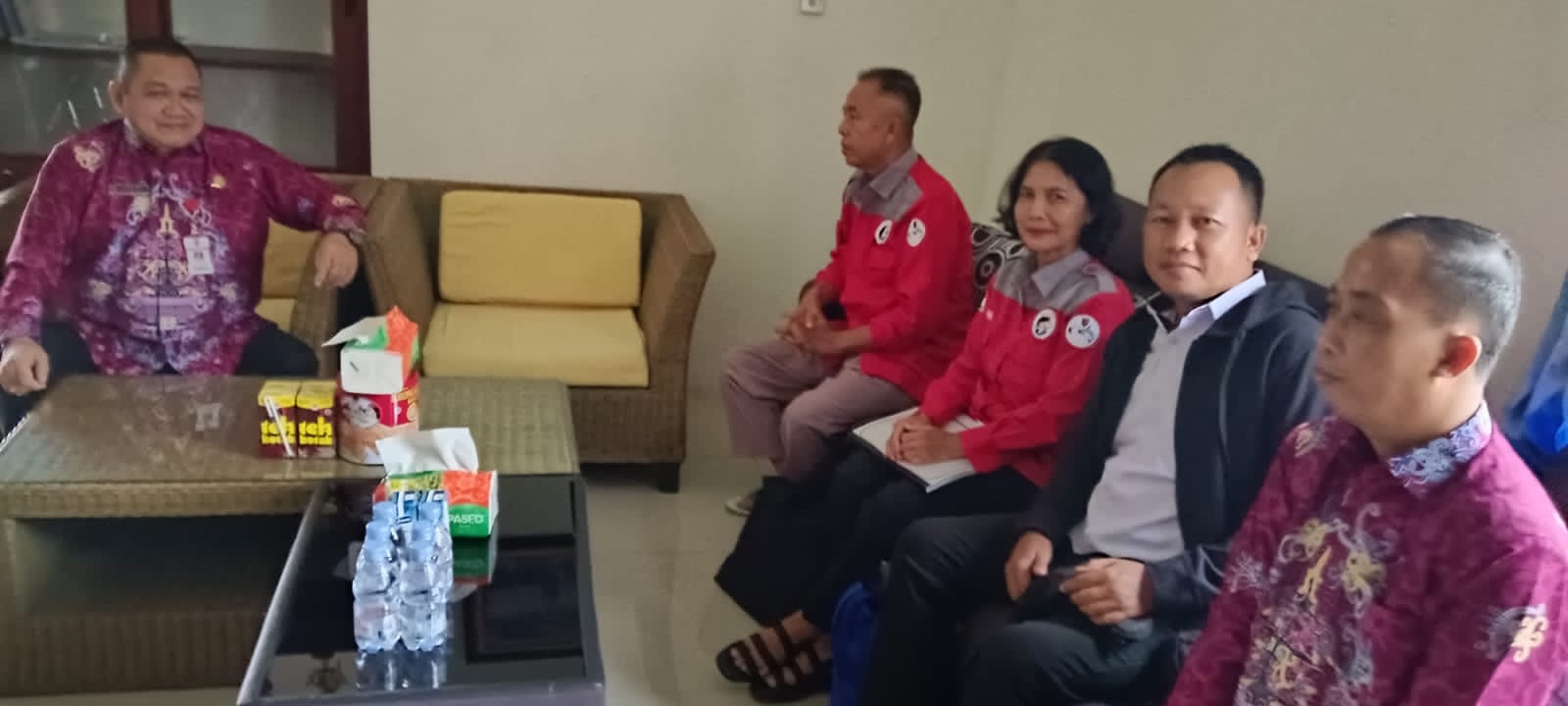 Pemprov Kalteng Melalui Dislutkan Berikan Bantuan Perahu Bermesin Kepada Nelayan Kabupaten Katingan