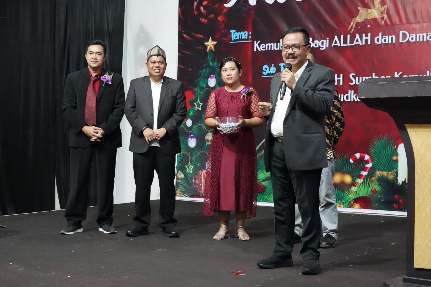 Hadiri Perayaan Natal Rimbawan 2023, Plh. Asisten Pemkesra Herson B. Aden Harapkan Umat Kristiani Refleksikan Cinta Kasih Tuhan dalam Kehidupan Sehari-hari
