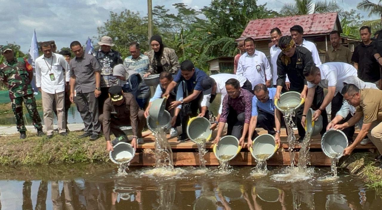 Dislutkan Prov. Kalteng Dampingi Komisi IV DPR-RI Kunker Reses ke Desa Basarang