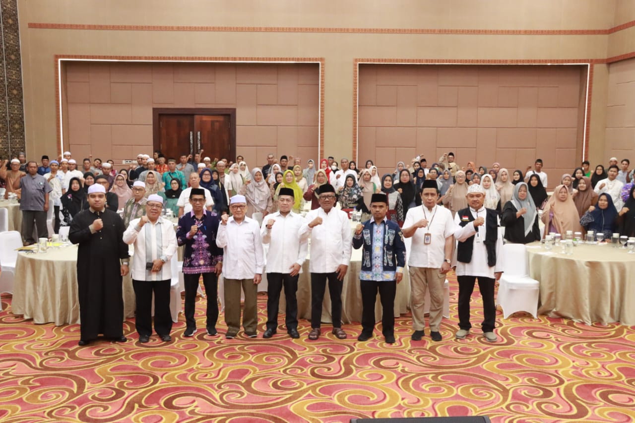 Plt Sekda M Katma F Dirun Lepas Rombongan Umrah Pemprov Kalteng
